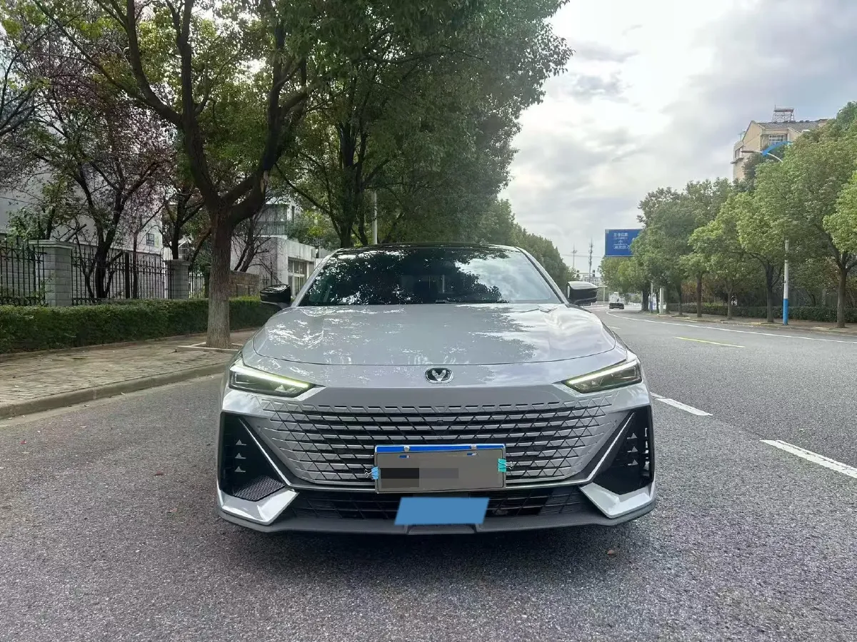 2022 ChangAn UNI-V 1.5T 188HP L4 7DCT,autocango,china used car exporter,china ev exporter,chinese used car exporter,chinese used ev exporter