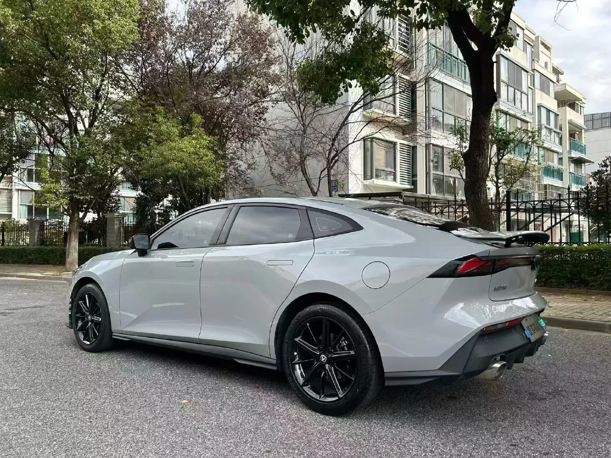 2022 ChangAn UNI-V 1.5T 188HP L4 7DCT,autocango,china used car exporter,china ev exporter,chinese used car exporter,chinese used ev exporter