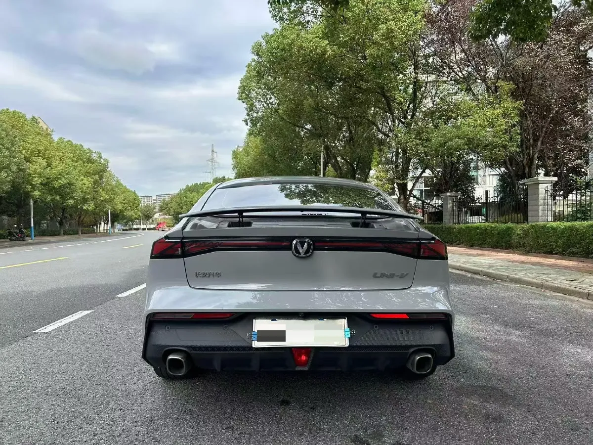 2022 ChangAn UNI-V 1.5T 188HP L4 7DCT,autocango,china used car exporter,china ev exporter,chinese used car exporter,chinese used ev exporter