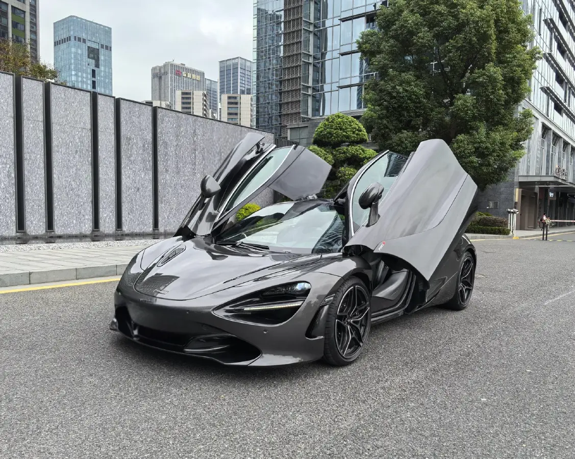 2017 McLaren 720S 4.0T 720HP V8 7DCT