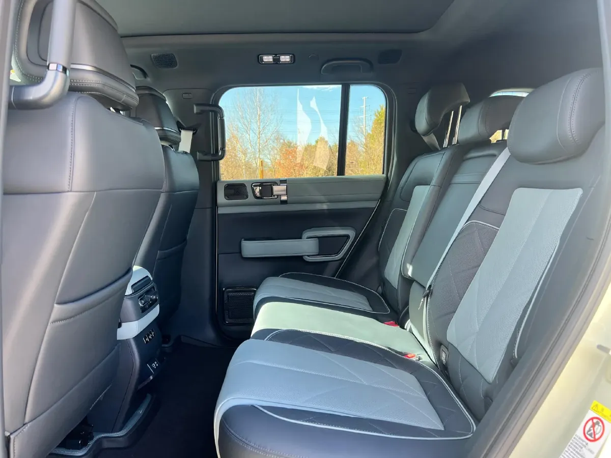 2025 FangChengBao Bao 5 1.5T 194HP L4 E-CVT PHEV 31.8KWH,autocango,china used car exporter,china ev exporter,chinese used car exporter,chinese used ev exporter