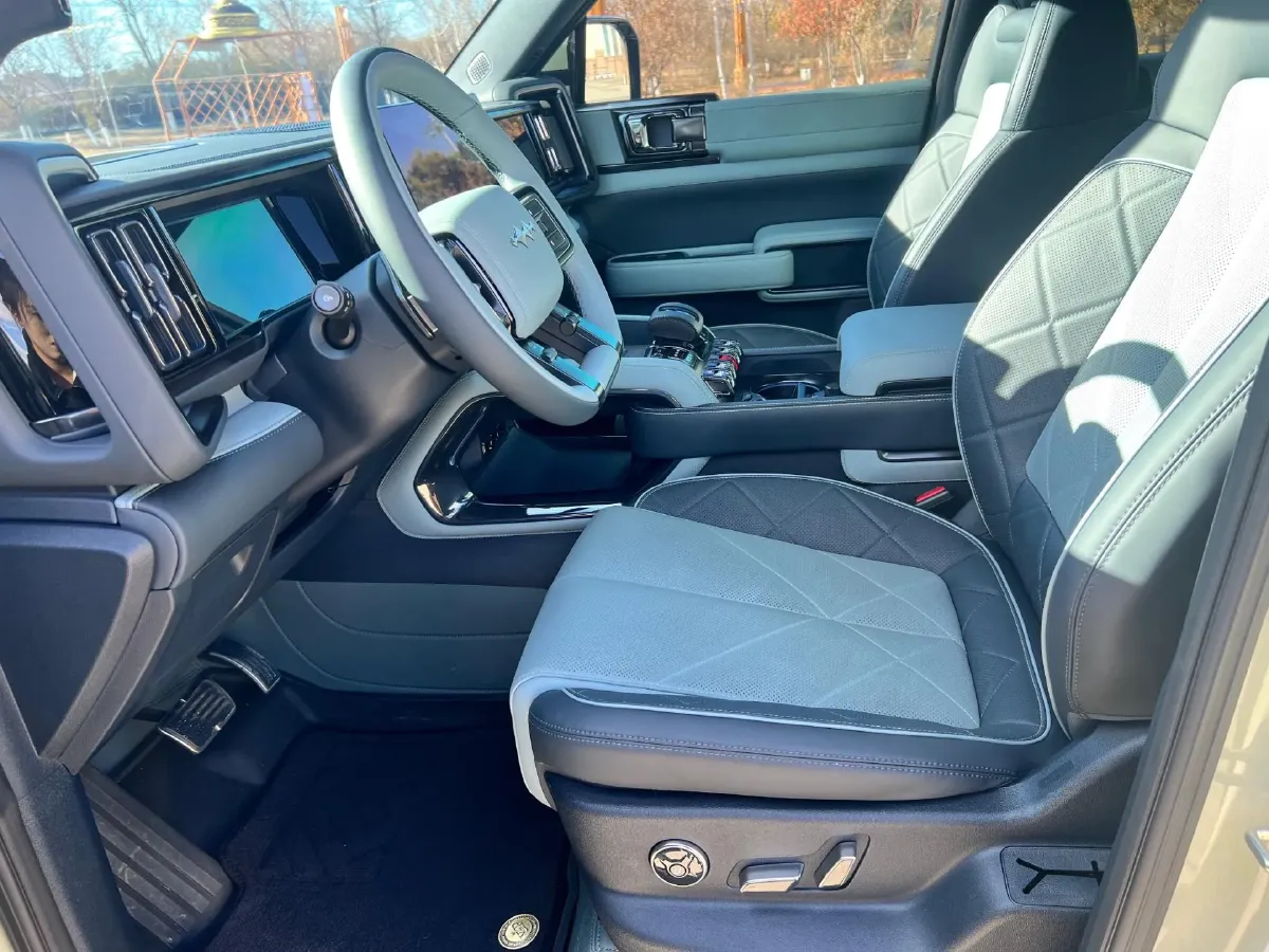 2025 FangChengBao Bao 5 1.5T 194HP L4 E-CVT PHEV 31.8KWH,autocango,china used car exporter,china ev exporter,chinese used car exporter,chinese used ev exporter