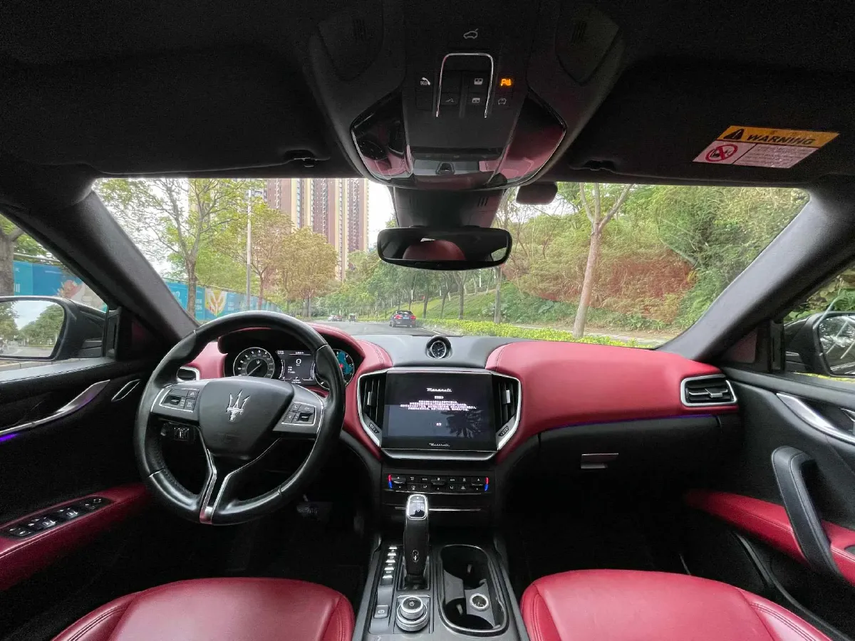 2022 Maserati Ghibli 2.0T 330HP L4 8AT,autocango,china used car exporter,china ev exporter,chinese used car exporter,chinese used ev exporter