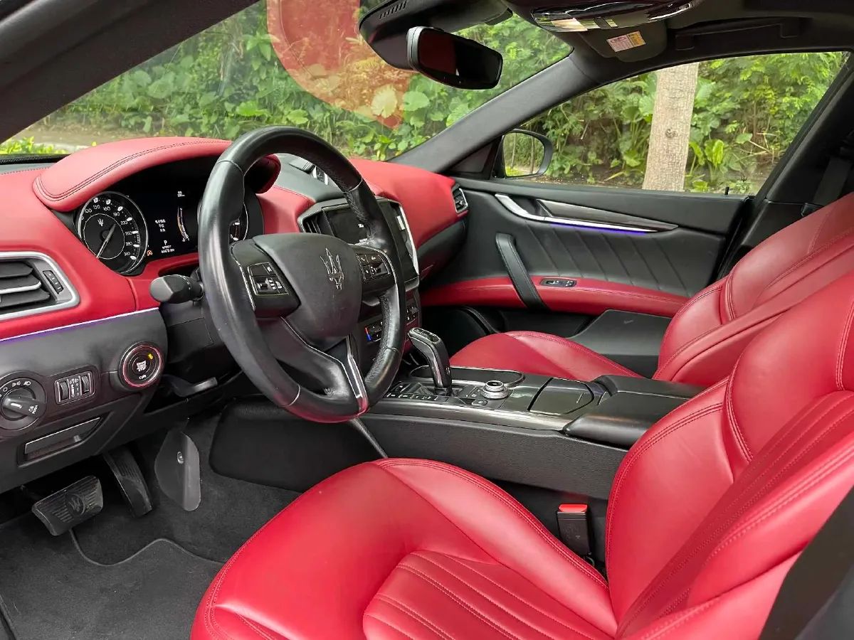 2022 Maserati Ghibli 2.0T 330HP L4 8AT,autocango,china used car exporter,china ev exporter,chinese used car exporter,chinese used ev exporter