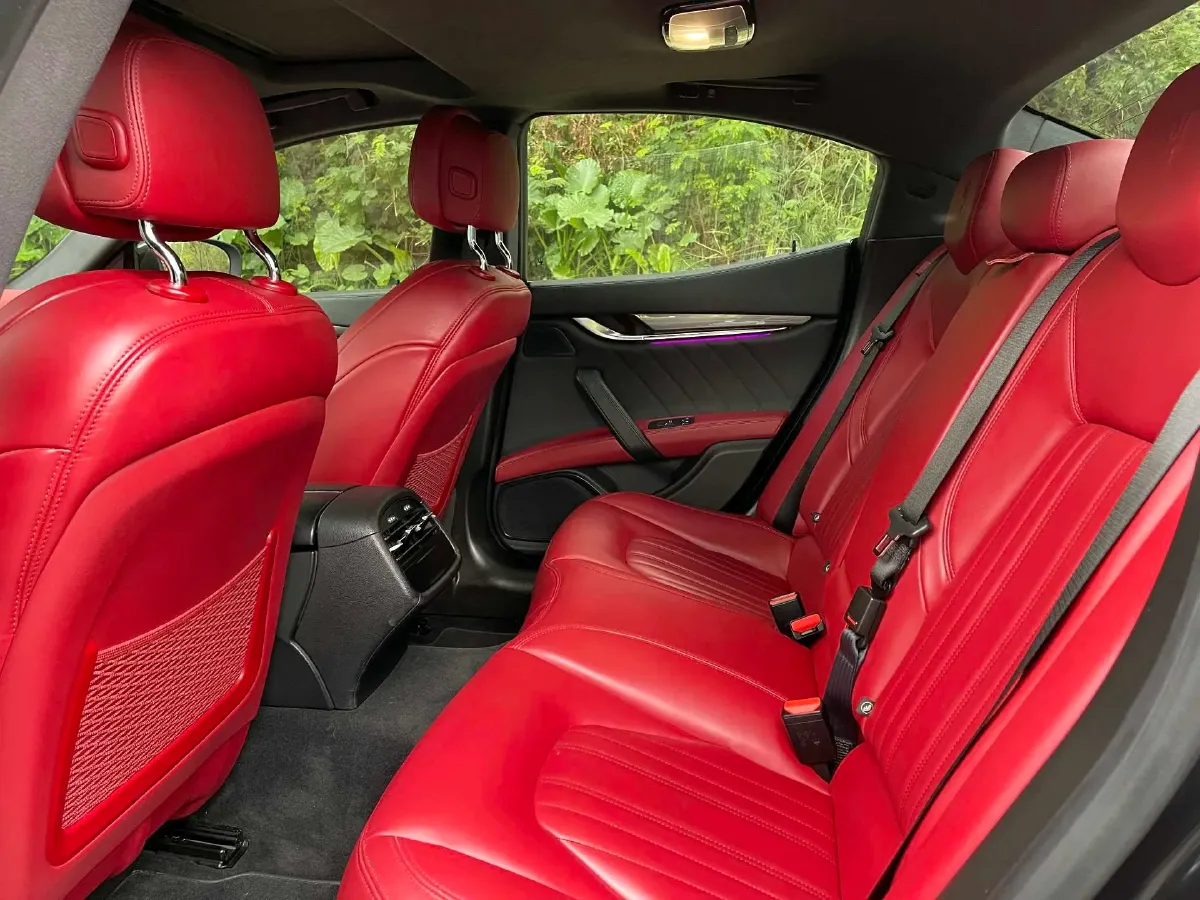 2022 Maserati Ghibli 2.0T 330HP L4 8AT,autocango,china used car exporter,china ev exporter,chinese used car exporter,chinese used ev exporter