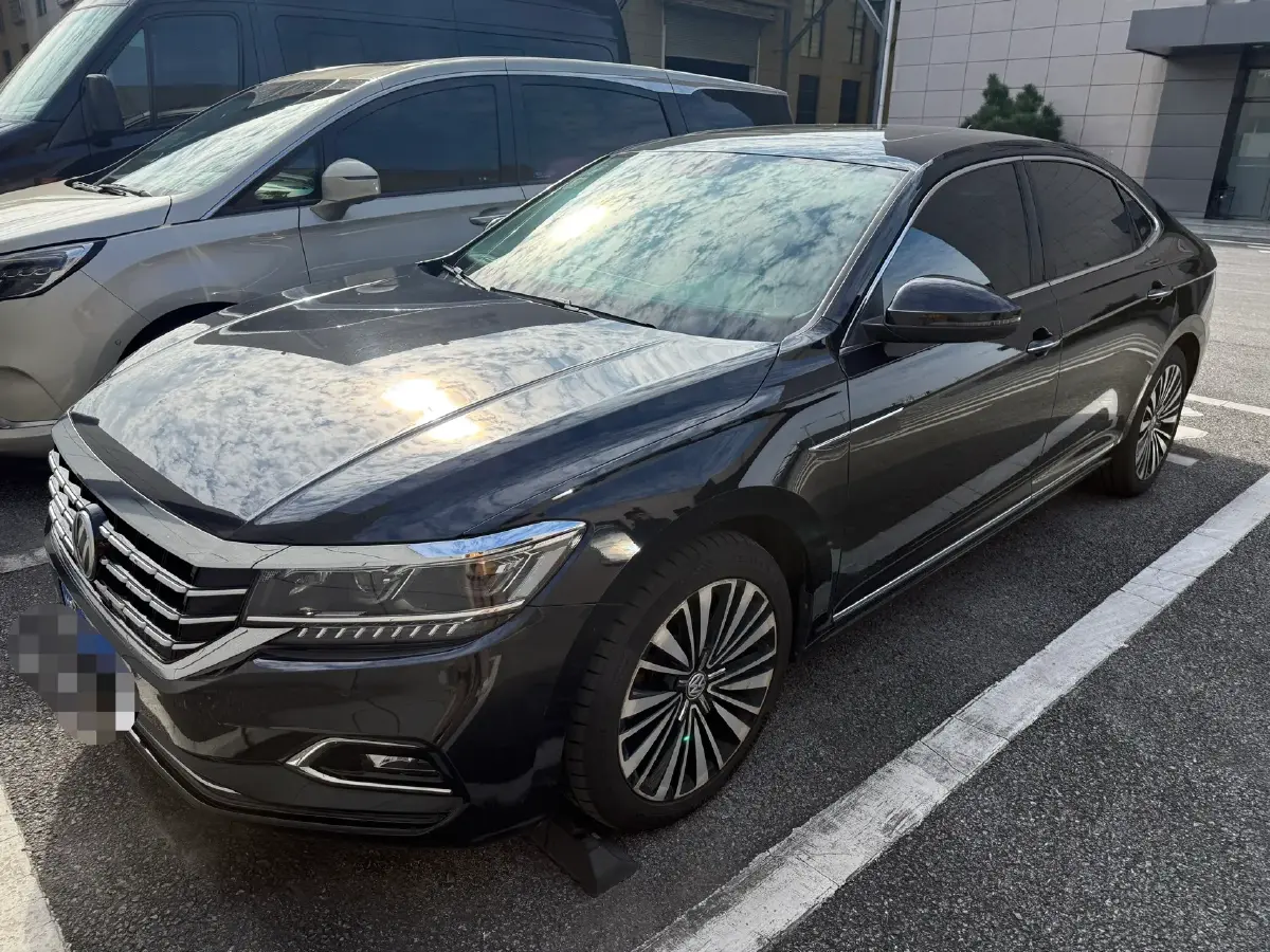 2020 Volkswagen Passat 2.0T 220HP L4 7DCT
