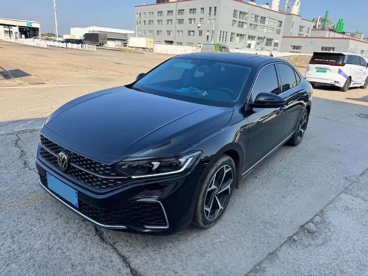 2024 Volkswagen Passat 2.0T 186HP L4 7DCT