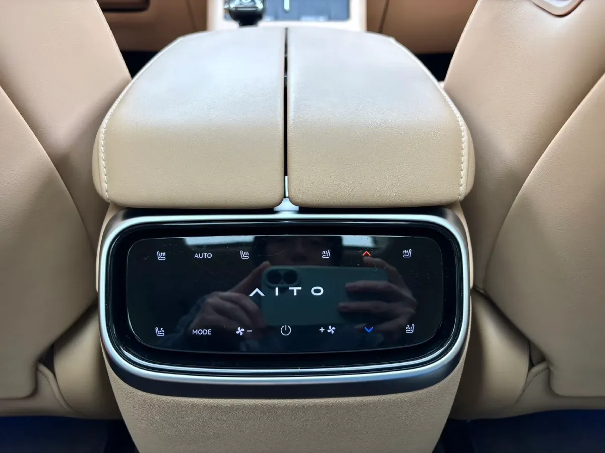 2024 AITO AITO M7 1.5T 152HP L4 REEV 38.5KWH,autocango,china used car exporter,china ev exporter,chinese used car exporter,chinese used ev exporter