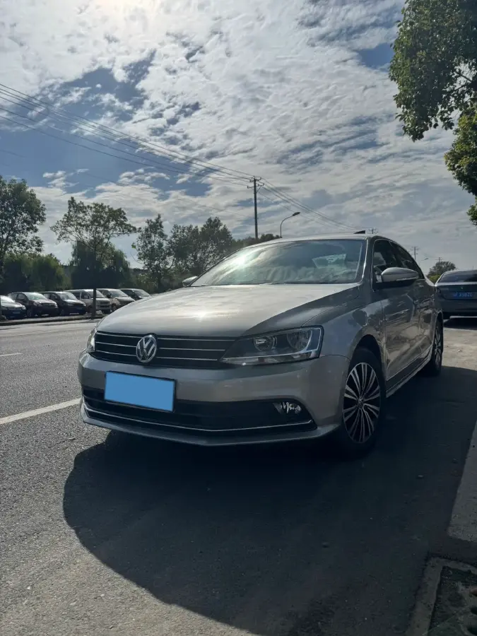 2018 Volkswagen Sagitar 1.6L 110HP L4 5MT