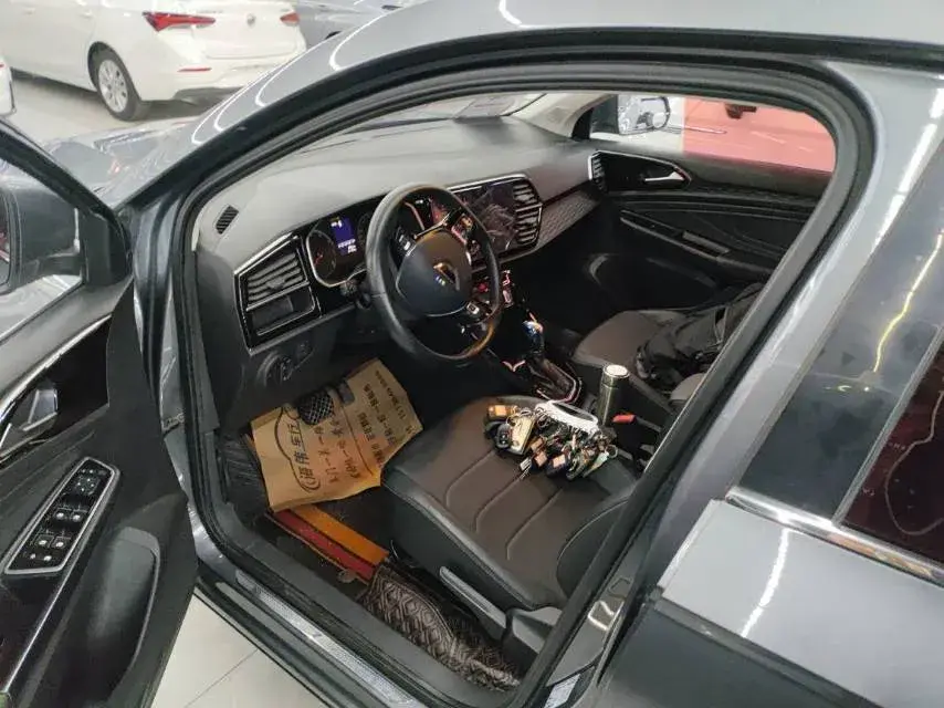 2022 JETTA VS5 thumbnail 4