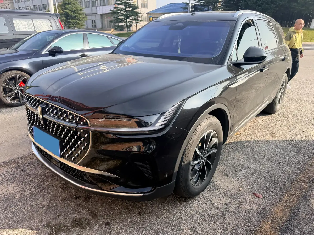 2023 Lincoln Nautilus 2.0T 261HP L4 8AT