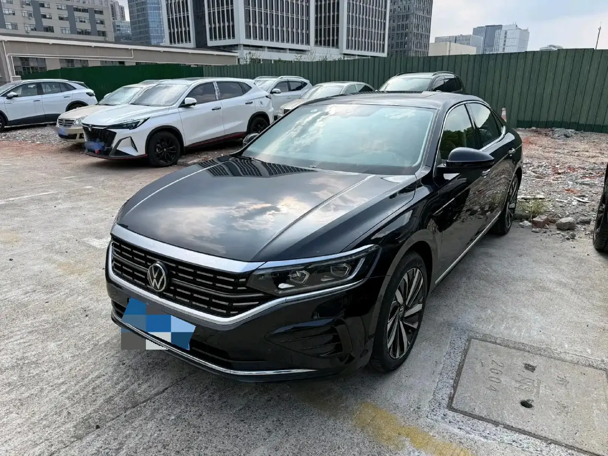 2025 Volkswagen Passat 2.0T 220HP L4 7DCT