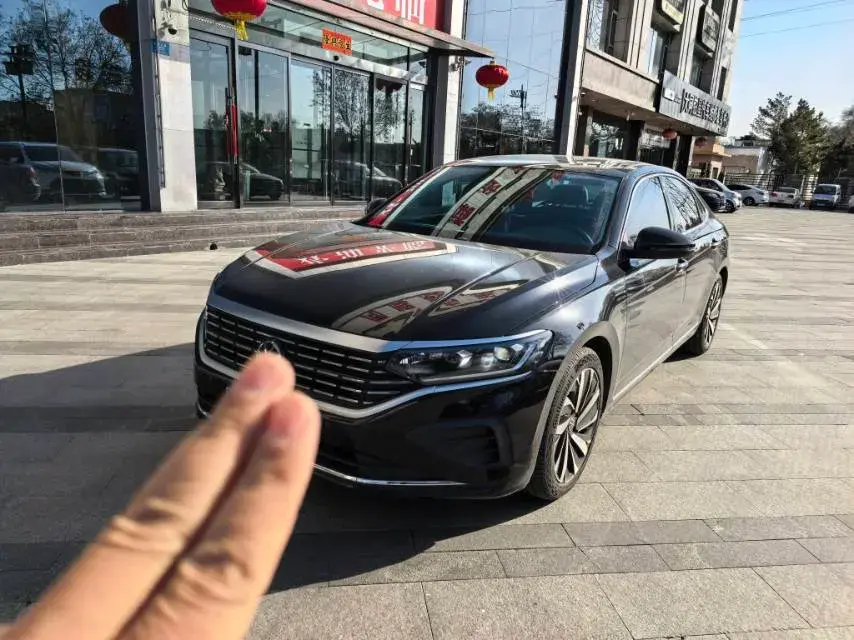 2024 Volkswagen Passat 2.0T 220HP L4 7DCT