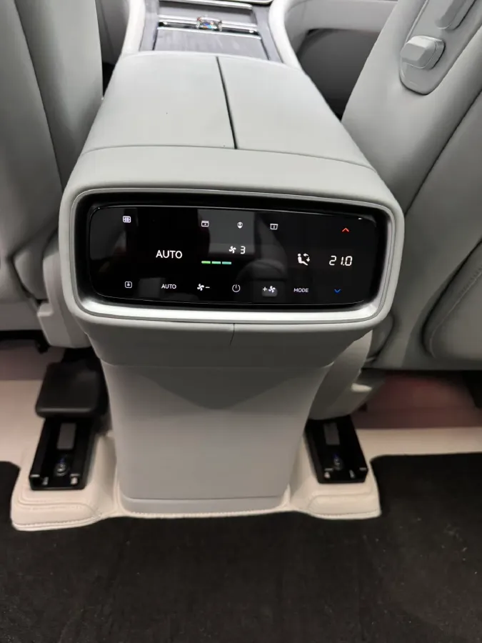 2024 AITO AITO M9 1.5T 152HP L4 REEV 42KWH,autocango,china used car exporter,china ev exporter,chinese used car exporter,chinese used ev exporter