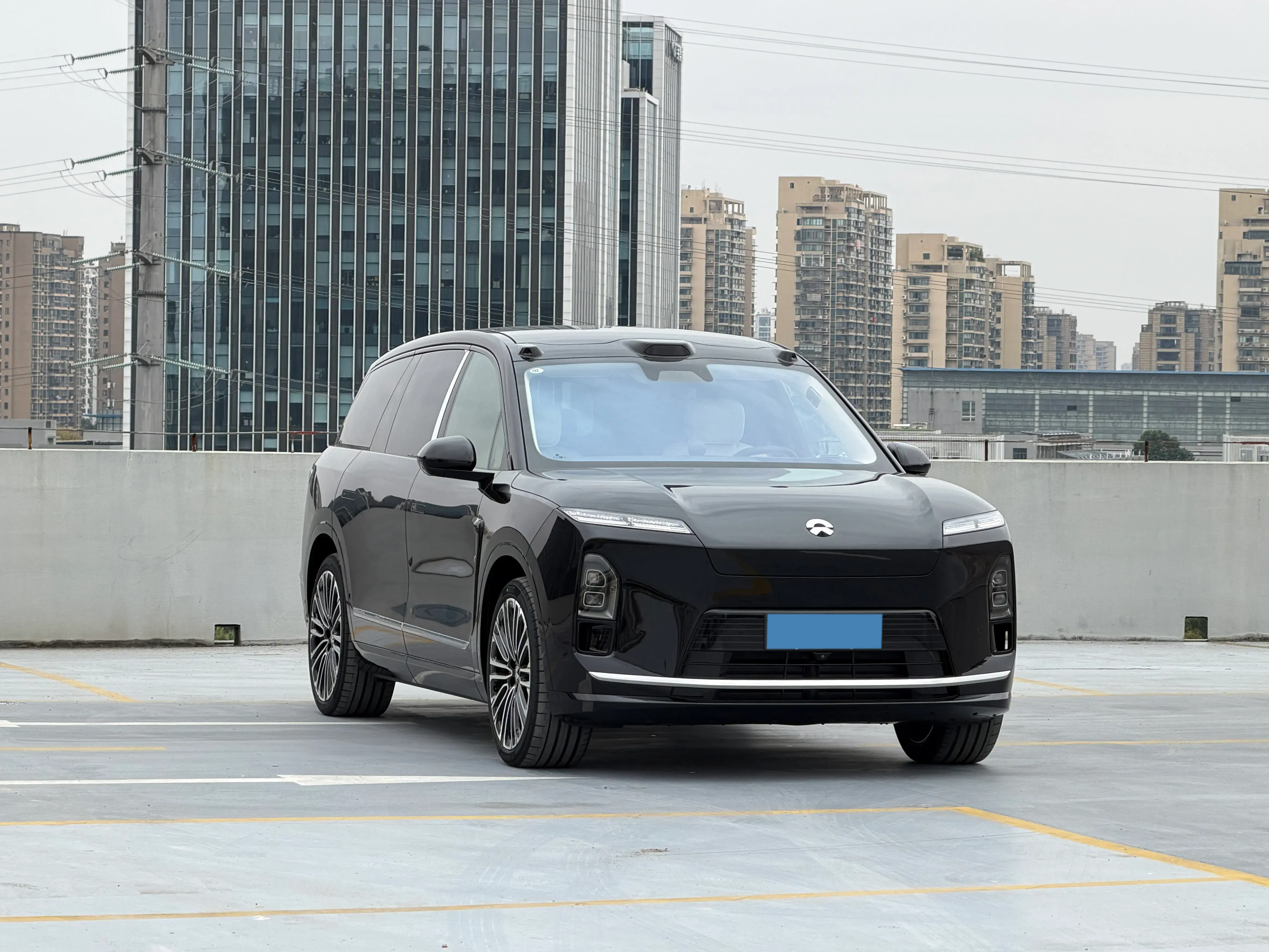 2023 NIO ES8 thumbnail 3