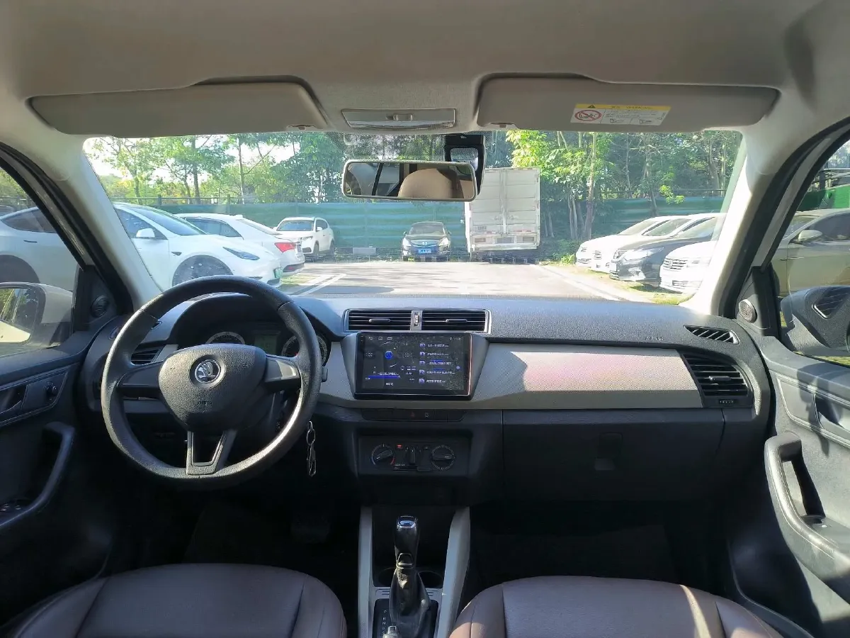 2017 Skoda Fabia 1.4L 90HP L4 6AT,autocango,china used car exporter,china ev exporter,chinese used car exporter,chinese used ev exporter
