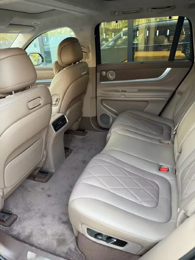 2025 AITO AITO M9 REEV 160HP REEV 52KWH,autocango,china used car exporter,china ev exporter,chinese used car exporter,chinese used ev exporter