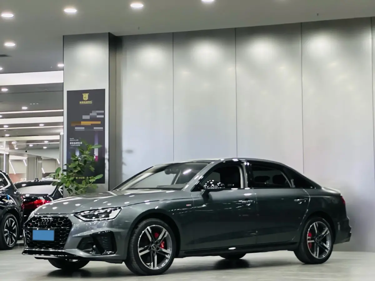 2022 Audi A4L 2.0T 190HP L4 7DCT