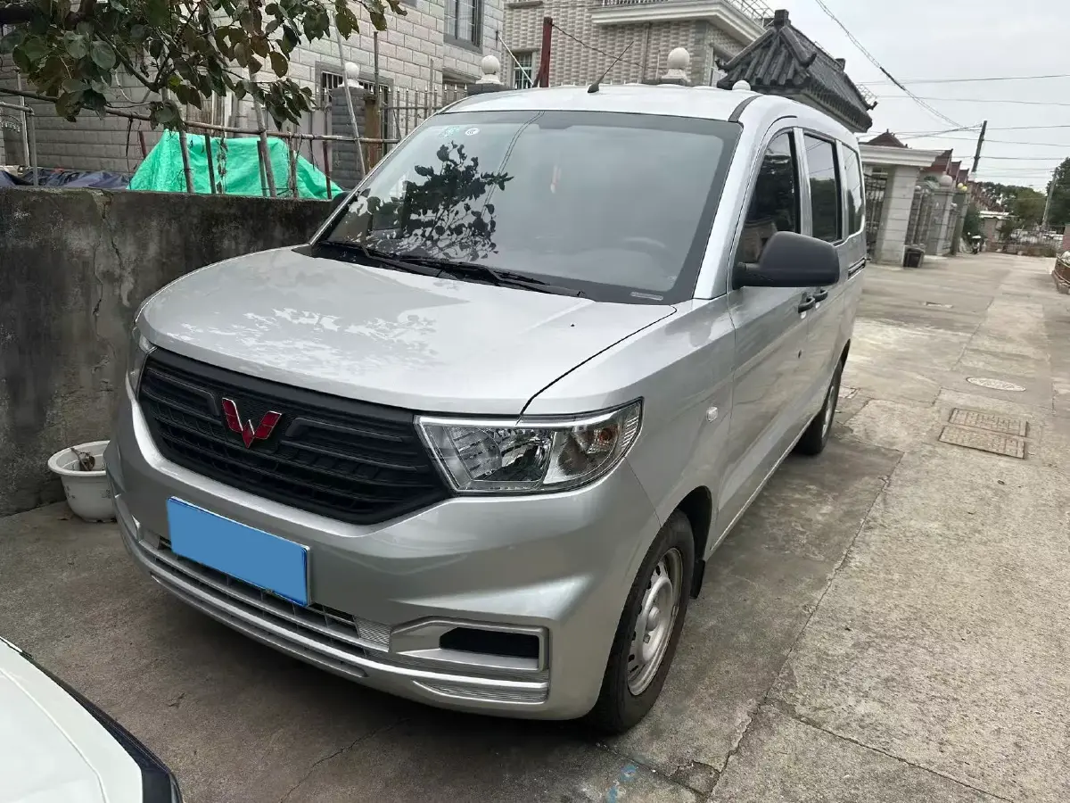 2019 WuLing HongGuang Plus 1.5T 147HP L4 6MT
