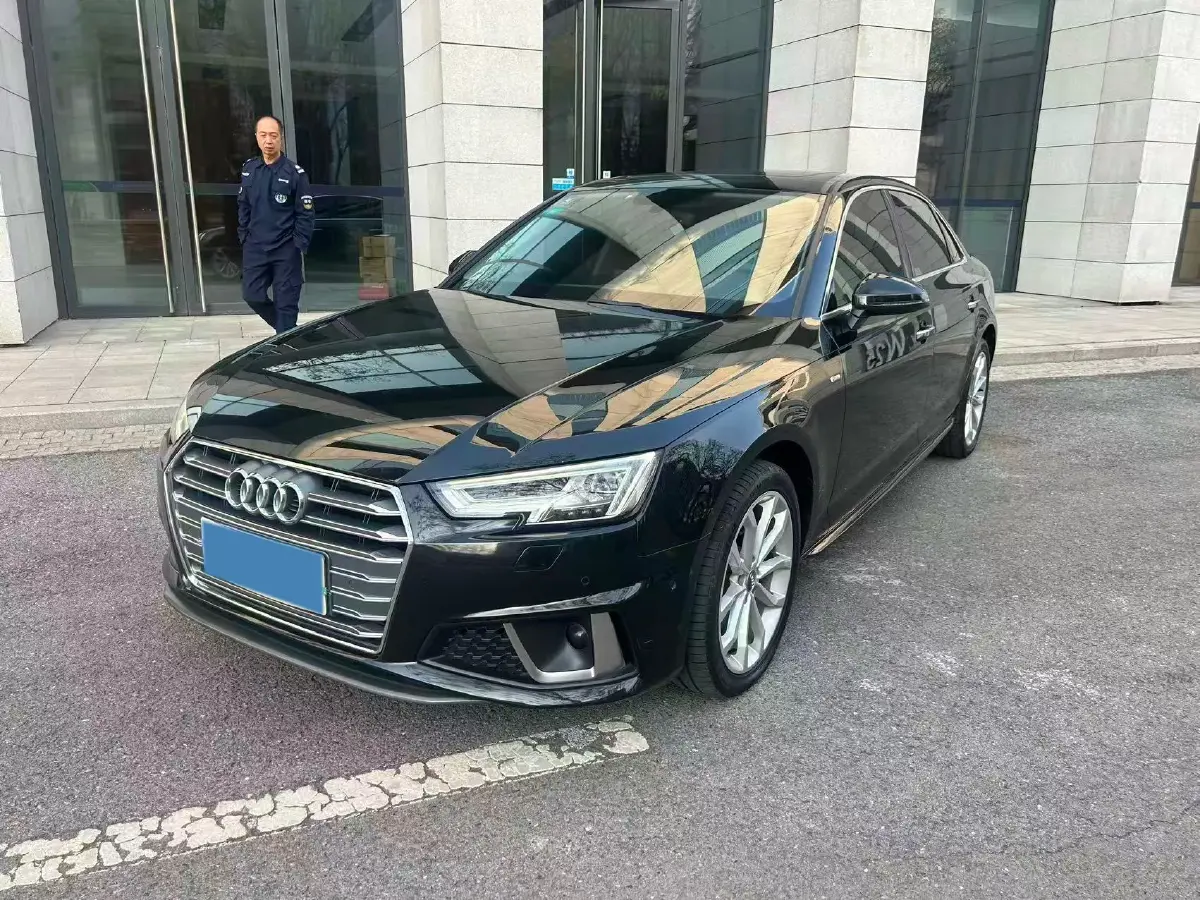 2019 Audi A4L 2.0T 190HP L4 7DCT