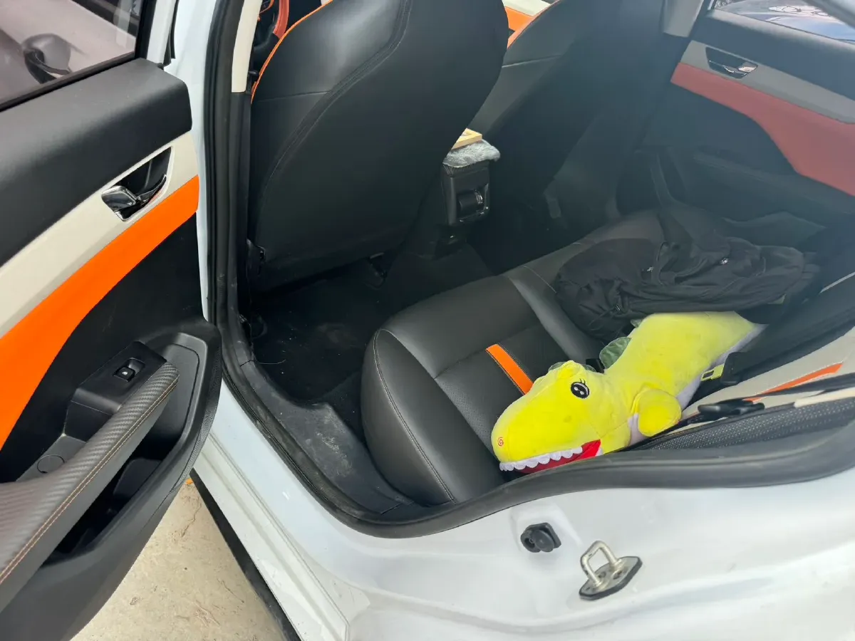 2023 DongFeng Aeolus YiXuan 1.5L 125HP L4 6DCT,autocango,china used car exporter,china ev exporter,chinese used car exporter,chinese used ev exporter