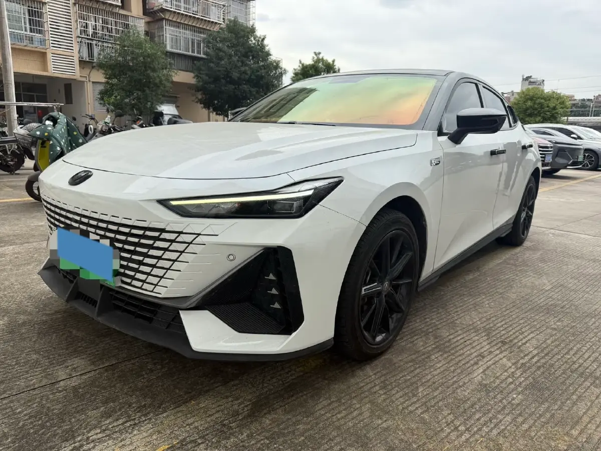 2023 ChangAn UNI-V iDD 1.5T 170HP L4 6TCT PHEV 18.4KWH