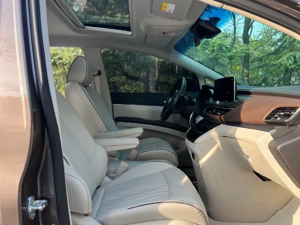 2022 Buick GL8 2.0T 237HP L4 9AT,autocango,china used car exporter,china ev exporter,chinese used car exporter,chinese used ev exporter