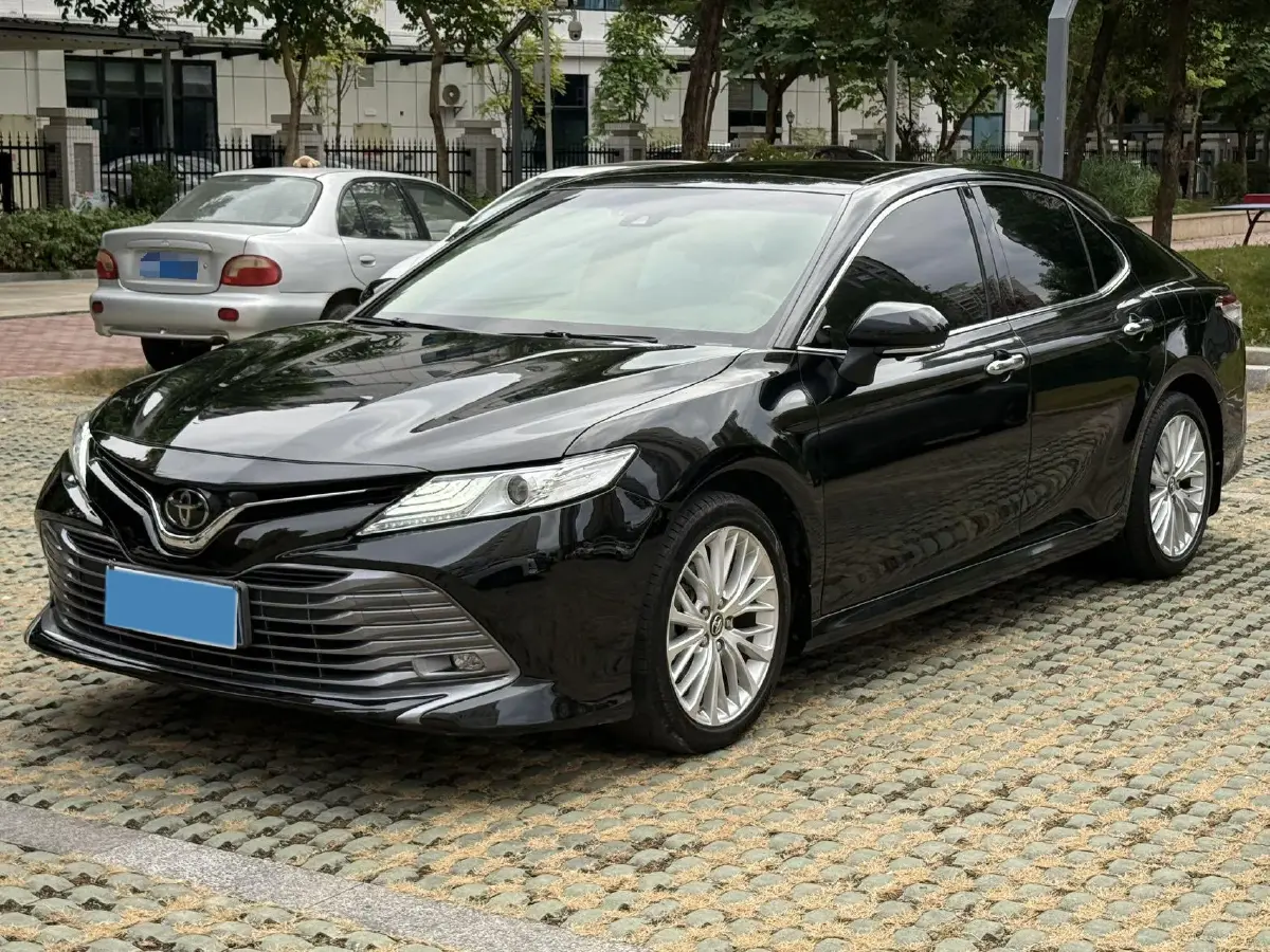 2019 Toyota Camry 2.5L 209HP L4 8AT