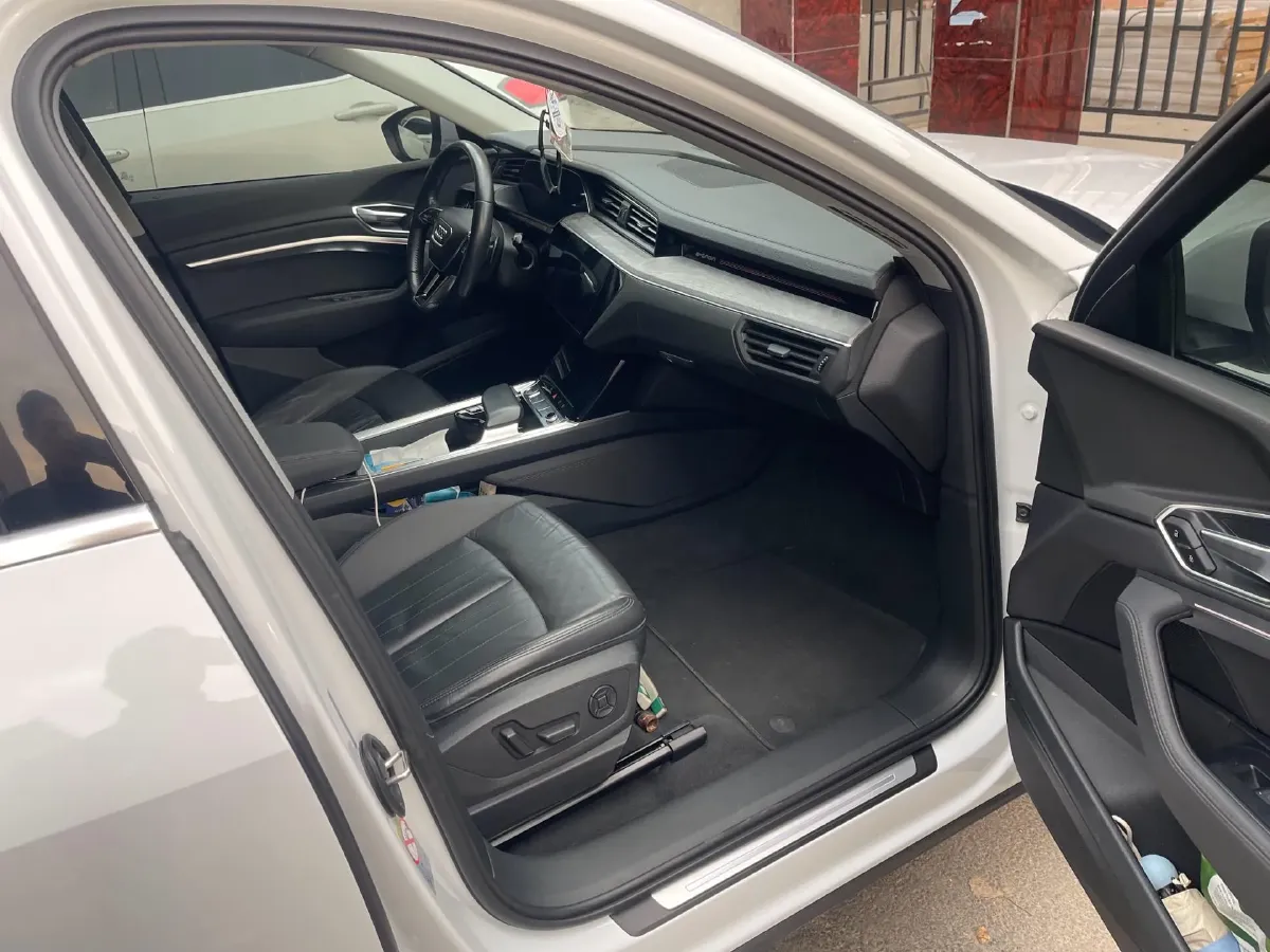 2019 Audi e-tron 2AT BEV 95KWH,autocango,china used car exporter,china ev exporter,chinese used car exporter,chinese used ev exporter