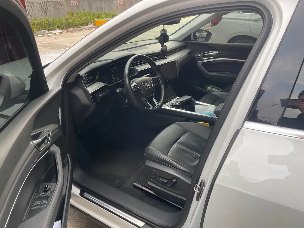 2019 Audi e-tron 2AT BEV 95KWH,autocango,china used car exporter,china ev exporter,chinese used car exporter,chinese used ev exporter