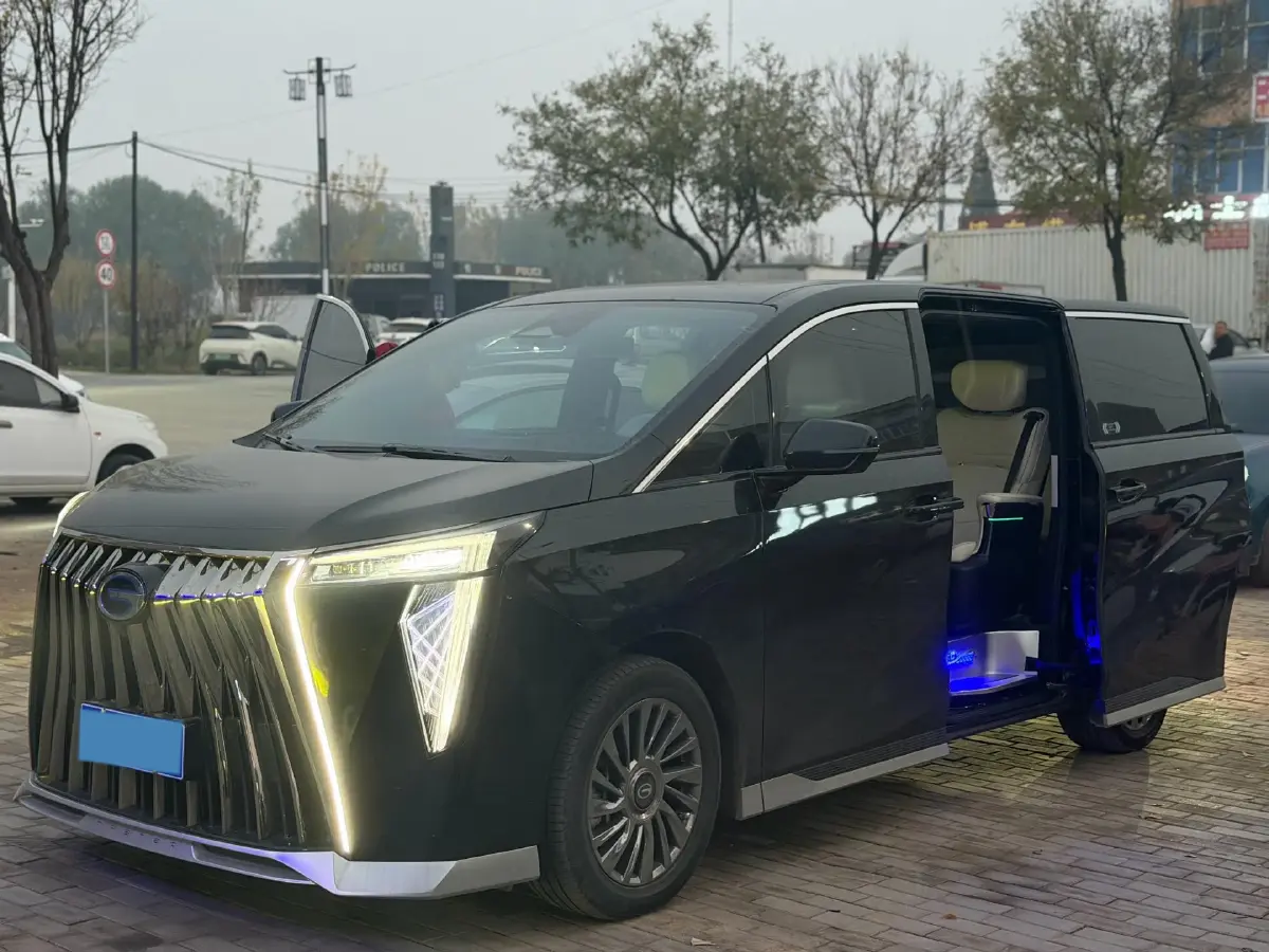 2023 GAC Trumpchi M8 2.0T 190HP L4 E-CVT Hybrid