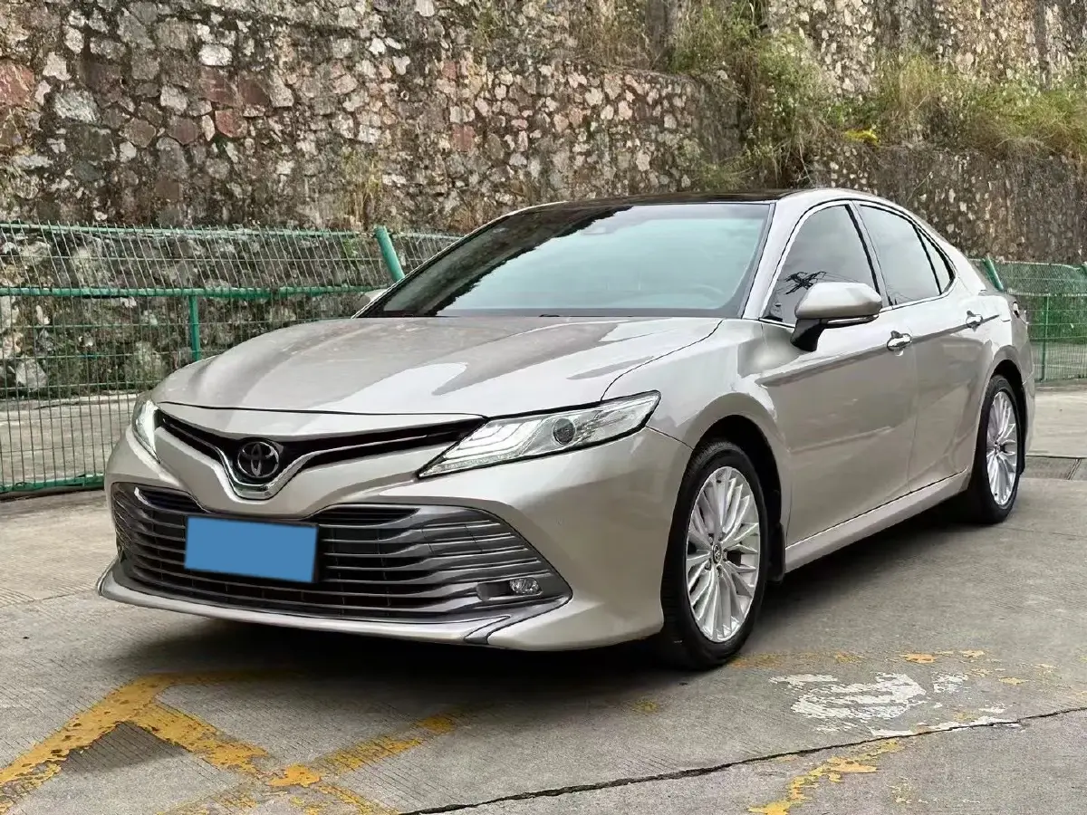 2018 Toyota Camry 2.5L 209HP L4 8AT