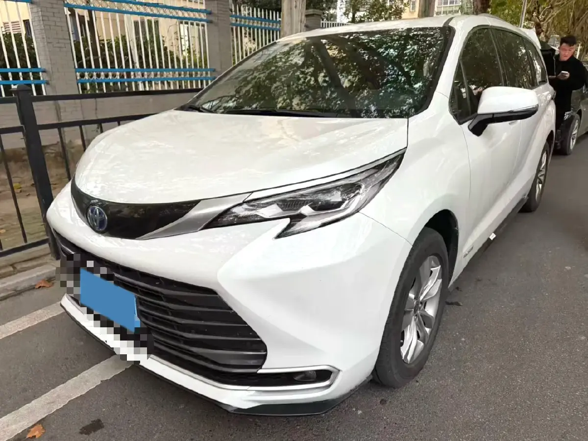 2021 Toyota Sienna 2.5L 192HP L4 E-CVT Hybrid