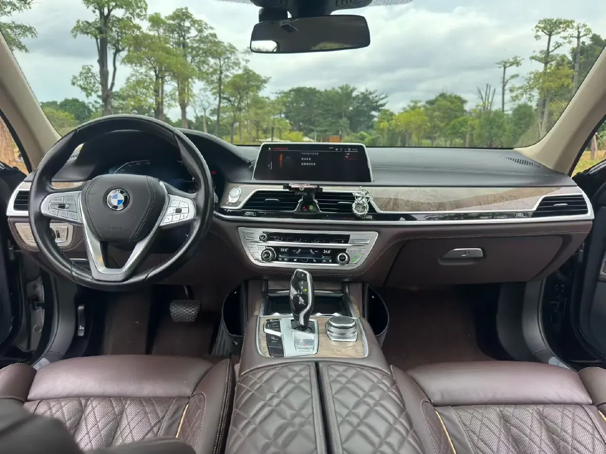 2021 BMW 7 Series 3.0T 340HP L6 8AT,autocango,china used car exporter,china ev exporter,chinese used car exporter,chinese used ev exporter