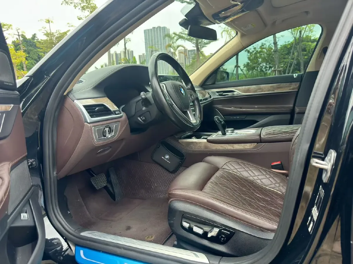 2021 BMW 7 Series 3.0T 340HP L6 8AT,autocango,china used car exporter,china ev exporter,chinese used car exporter,chinese used ev exporter