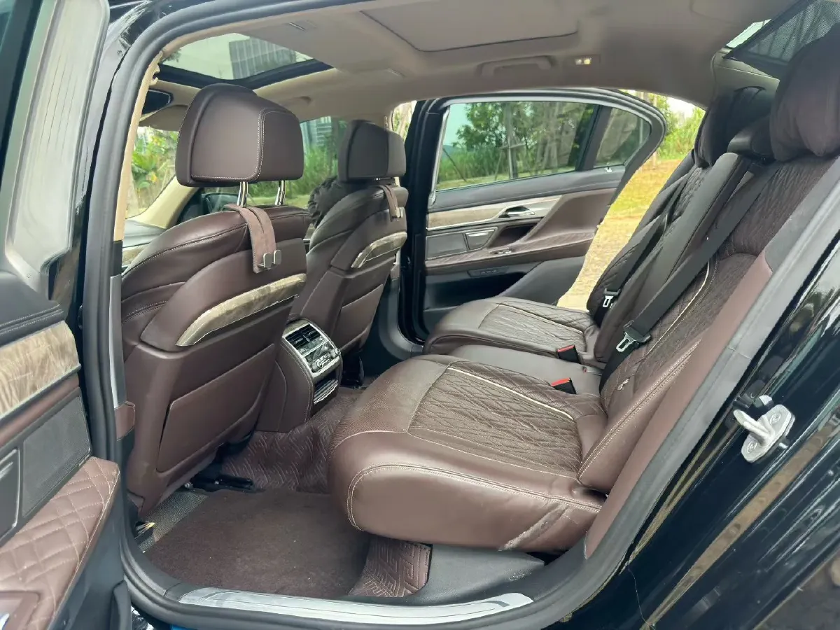 2021 BMW 7 Series 3.0T 340HP L6 8AT,autocango,china used car exporter,china ev exporter,chinese used car exporter,chinese used ev exporter