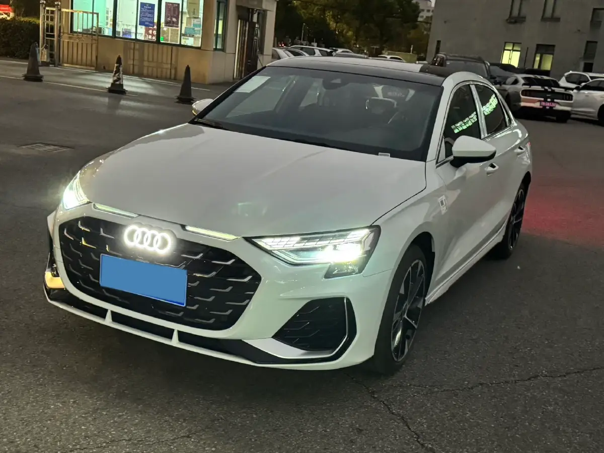 2025 Audi A3 1.5T 160HP L4 7DCT