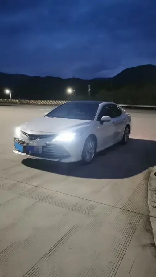 2019 Toyota Camry 2.5L 209HP L4 8AT