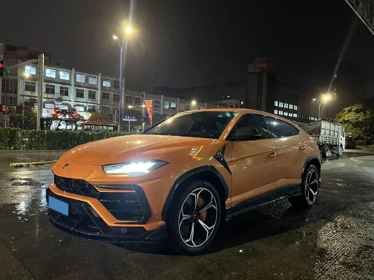 2018 Lamborghini Urus 4.0T 650HP V8 8AT 2018 Lamborghini Urus 4.0T 650HP V8 8AT
