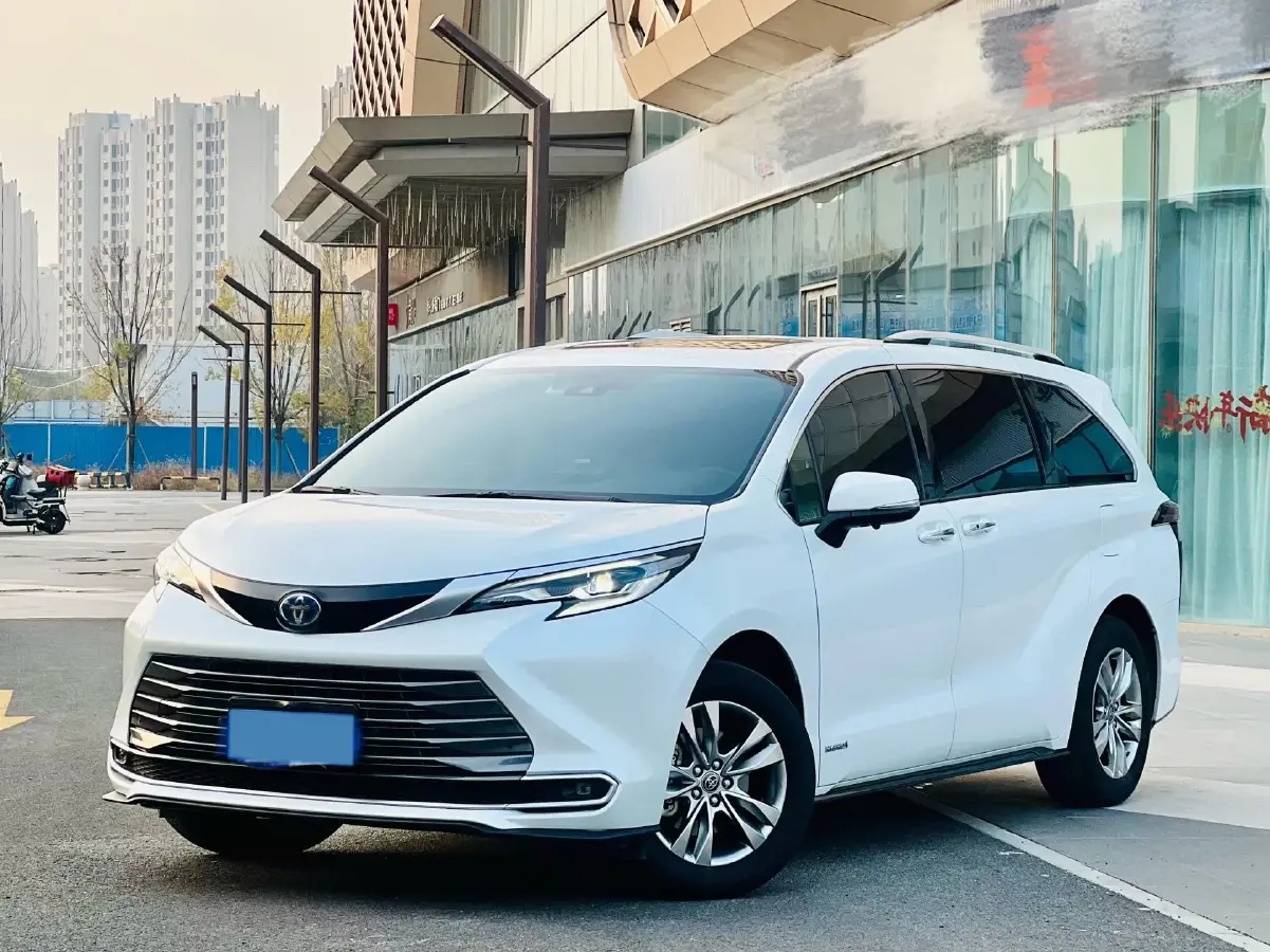 2023 Toyota Sienna 2.5L 189HP L4 E-CVT Hybrid