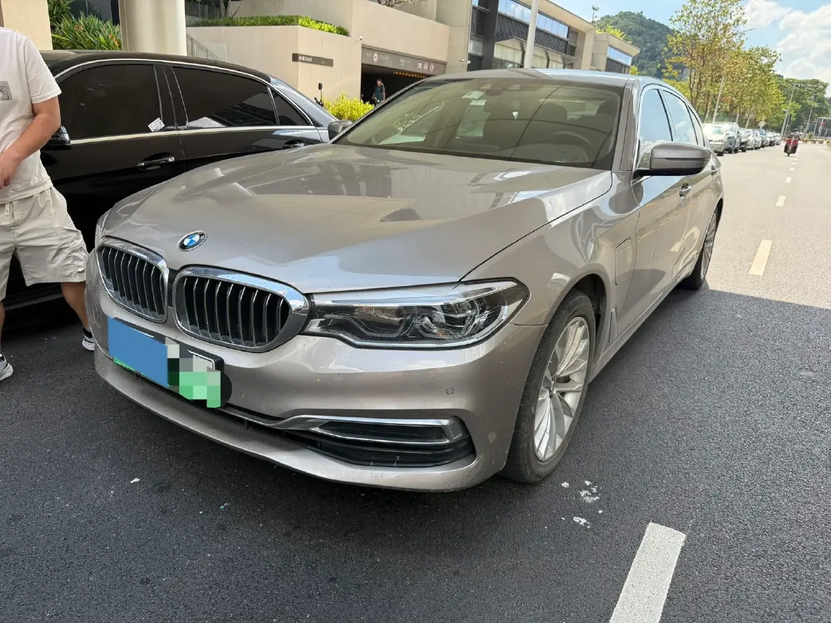 2020 BMW 5 Series 2.0T 184HP L4 8AT PHEV 17.7KWH