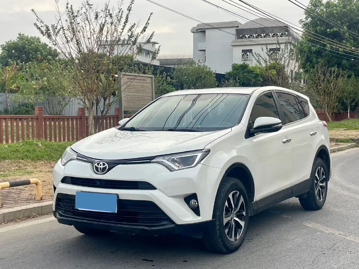 2016 Toyota RAV4 2.0L 151HP L4 CVT