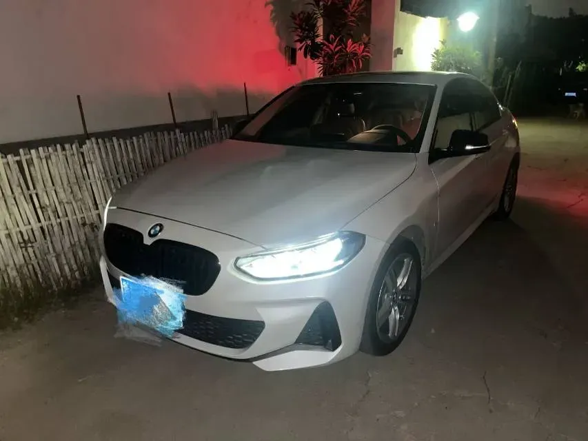 2021 BMW 1 Series 1.5T 140HP L3 7DCT,autocango,china used car exporter,china ev exporter,chinese used car exporter,chinese used ev exporter