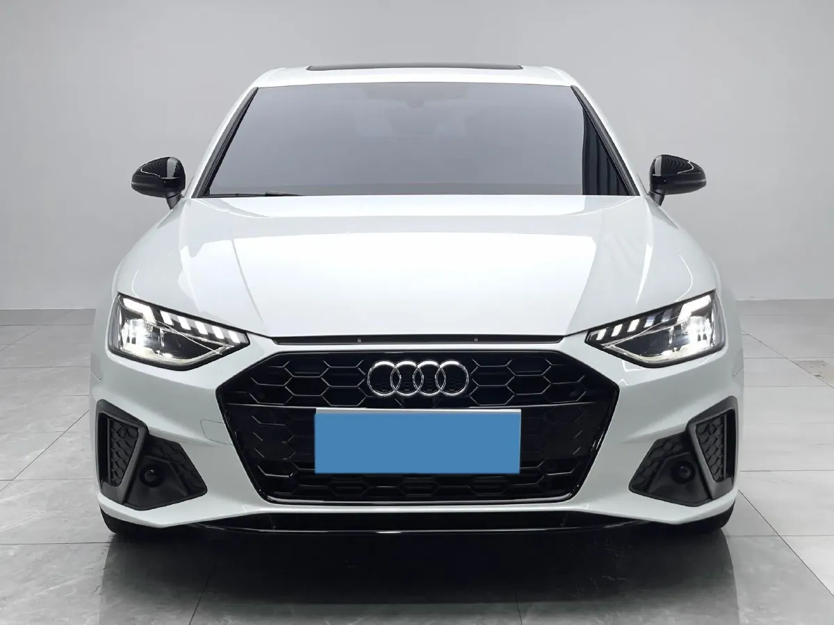 2024 Audi A4L 2.0T 190HP L4 7DCT,autocango,china used car exporter,china ev exporter,chinese used car exporter,chinese used ev exporter