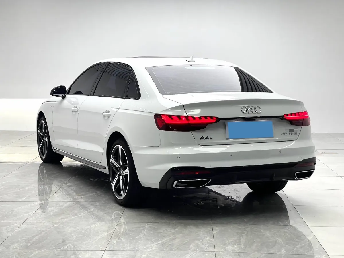 2024 Audi A4L 2.0T 190HP L4 7DCT,autocango,china used car exporter,china ev exporter,chinese used car exporter,chinese used ev exporter