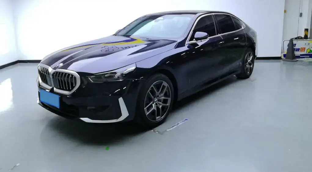 2024 BMW 5 Series 2.0T 258HP L4 8AT