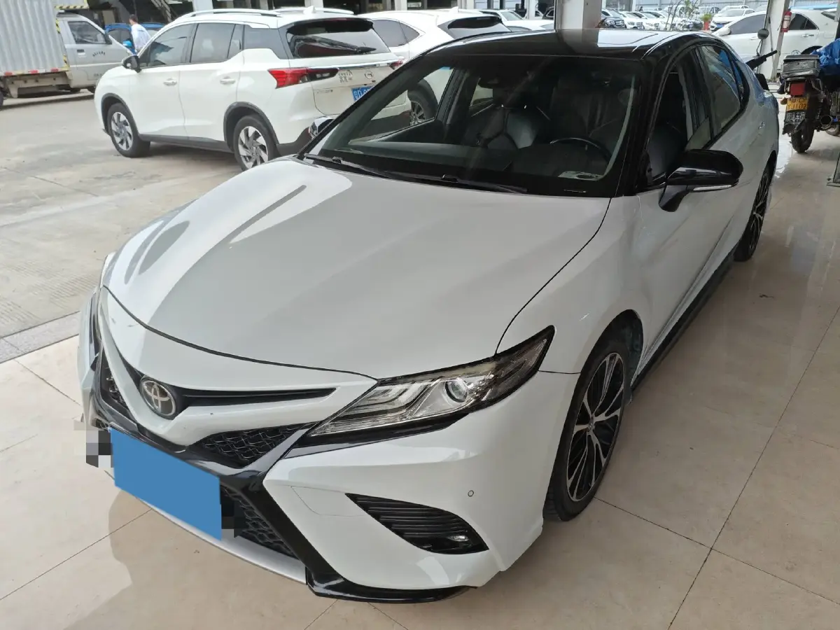 2019 Toyota Camry 2.5L 209HP L4 8AT