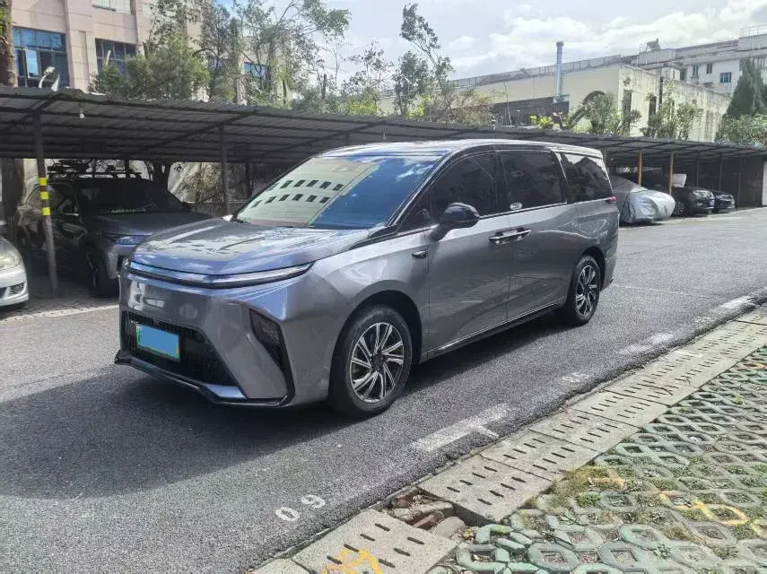 2024 MAXUS DaJia 9 1.5T 150HP L4 1DHT PHEV 24.7KWH
