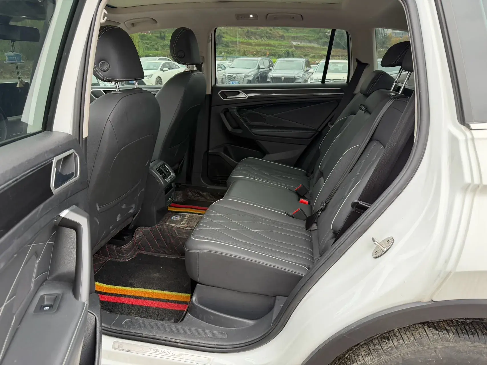 2023 VOLKSWAGEN TIGUAN thumbnail 4