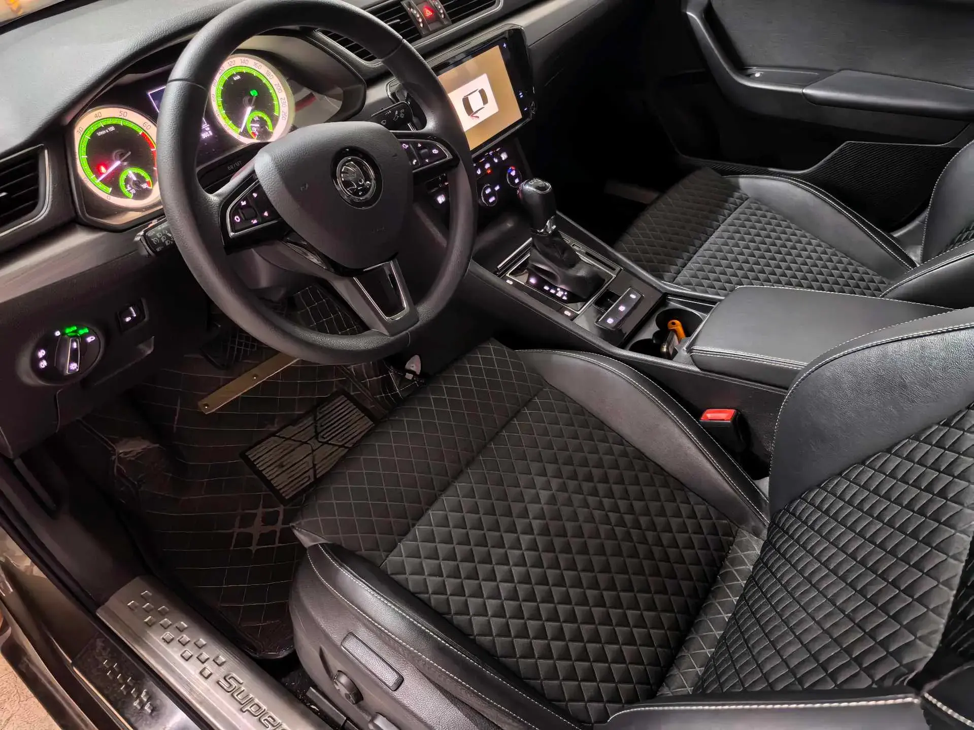 2018 SKODA SUPERB thumbnail 3